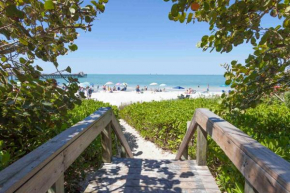 Beautiful Naples Home, walk or bike to the beach!